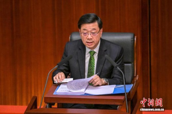 稳赢配资 香港特首李家超：多措施加强爱国主义教育